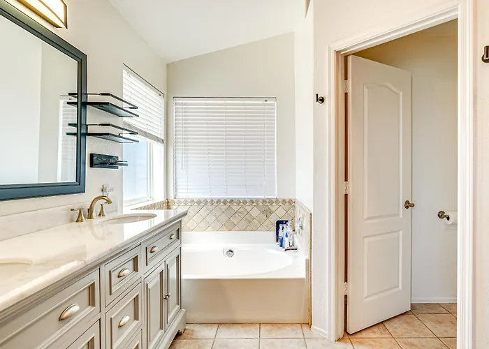Outdoor Oasis! Family-friendly North Holiday home Phoenix